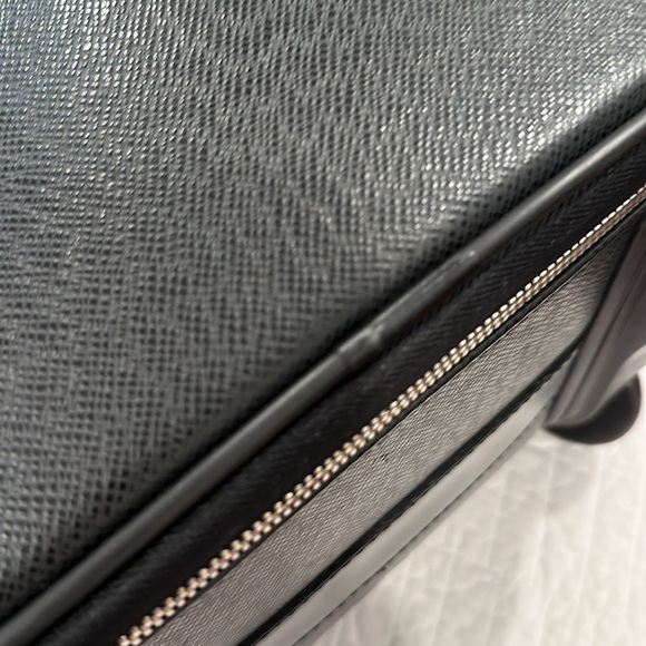 Louis Vuitton Carry On Suitcase - Picture 14 of 16